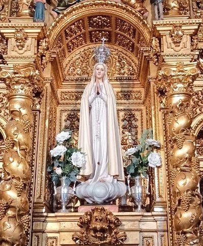 TarekSaidVzla's tweet photo. MAGNIFICAT
Proclama mi alma la grandeza del Señor,
se alegra mi espíritu en Dios, mi salvador,
porque ha mirado la humildad de su esclava.
Desde ahora me felicitarán todas las generaciones,
porque el Poderoso ha hecho obras grandes por mí:
Su nombre es santo,
y su misericordia llega a sus fieles
de generación en generación.
Él hace proezas con su brazo:
dispersa a los soberbios de corazón,
derriba del trono a los poderosos
y enaltece a los humildes,
a los hambrientos los colma de bienes
y a los ricos los despide vacíos.
Auxilia a Israel, su siervo,
acordándose de la misericordia,
como lo había prometido a nuestros padres,
en favor de Abraham y su descendencia por siempre.

Amén.

FE y más FE