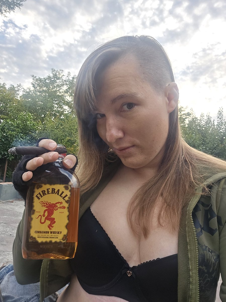 Parker69922's tweet photo. Do yall fuck with 30 year old grizzled women drinking fireball and smoking cigarillos https://t.co/BChuYevo7d