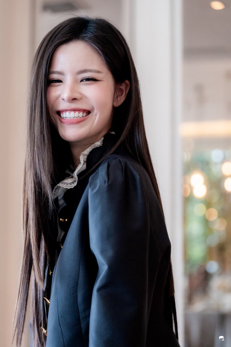 animalfarm09's tweet photo. Side by side comparison because she just got her teeth whitened… and that’s it.🦷

She a lill grown up now, but those beloved puppy shark teeth? Exactly the same🤍 https://t.co/kDTtxgYAYp