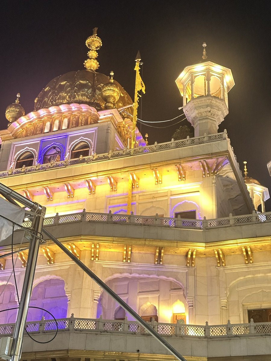 RupiSra's tweet photo. ਵਡਾ ਤੇਰਾ ਦਰਬਾਰੁ ਸਚਾ ਤੁਧੁ ਤਖਤੁ ॥

ਸਿੱਖ ਕੌਮ ਦੀ ਸਰਵਉੱਚ ਸੰਸਥਾ ਅਤੇ ਮੀਰੀ-ਪੀਰੀ ਦੇ ਪ੍ਰਤੀਕ, ਸ੍ਰੀ ਅਕਾਲ ਤਖ਼ਤ ਸਾਹਿਬ ਦੇ ਸਾਜਨਾ ਦਿਵਸ ਦੀ ਸਮੂਹ ਸੰਗਤਾਂ ਨੂੰ ਲੱਖ-ਲੱਖ ਵਧਾਈ। 

ਅਕਾਲ ਪੁਰਖ ਸਾਨੂੰ ਗੁਰੂ ਸਾਹਿਬਾਨ ਦੇ ਦਰਸਾਏ ਮਾਰਗ 'ਤੇ ਚੱਲਣ ਦਾ ਬਲ ਬਖਸ਼ਿਸ਼ ਕਰਨ।

#AkalTakhtSahib
#SirjanaDiwas
#Punjab https://t.co/OR6beTJuyT