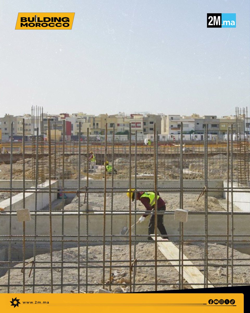 BuildingMorocco's tweet photo. تتواصل أشغال إنجاز المركز الاستشفائي الإقليمي بنسودة بمدينة فاس، مع تقدم ورش الأساسات الذي يعد من أكثر مراحل المشروع تعقيداً من الناحية التقنية.

ويشمل هذا الورش إنجاز أرضية الأساسات (Radier général) مدعمة بكثافة عالية من حديد التسليح، إلى جانب عدة بنايات استشفائية منفصلة، ما يتطلب دقة كبيرة في تنفيذ أشغال الخرسانة المسلحة واحترام أعلى المعايير الهندسية.

ويُرتقب أن يعزز هذا المشروع العرض الصحي بمدينة فاس، من خلال توفير بنية استشفائية حديثة تستجيب لحاجيات الساكنة وتواكب تطوير المنظومة الصحية بالمملكة.

📸 المصدر: EMB MAROC

#Building_Morocco #فاس #المركز_الاستشفائي #البنيات_التحتية #الصحة