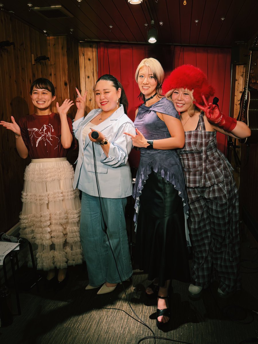 muuuua_official's tweet photo. 『 #霧愛が逢いたい人 特別編』
〜 ライブ＆トークショー 〜

お越しいただきました皆様
本当にありがとうございます！

大大大好きなKuちゃん・ピカちゃんと
久しぶりに会えて嬉しくって
いつも以上に
宇宙人になってしまいました…

そんな私の良い部分も悪い部分も
受け止めてくれる2人に感謝。

いがなみちゃんもありがとう！！

来年4月17日のワンマンライブも
側で支えてくれます。

これからもずっと宜しくね✴︎