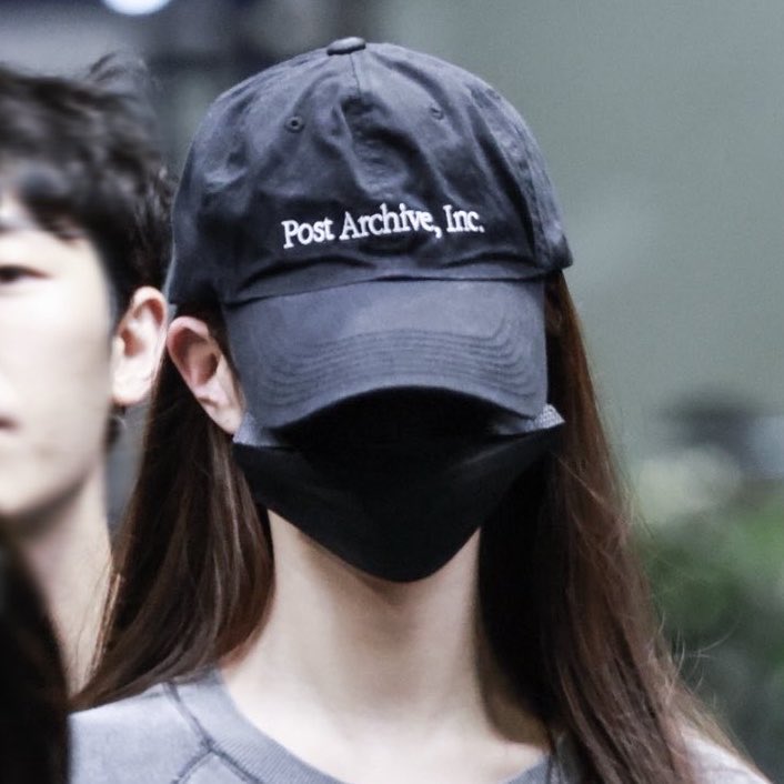 0403FEED's tweet photo. i find it extremely cute that wonyoung has a post archive cap while yujin has a miumiu one (it's like they swapped brands) https://t.co/4krOez3qC0