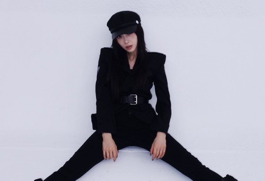 paraglideee's tweet photo. do u got handcuffs tie me up dont be afraid do what you want 👽 https://t.co/Jp8JlJHh4y