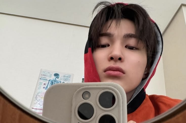 conlieexz's tweet photo. sino ba 'tong katabi ni keonho, bakit ang ganda naman? https://t.co/Erkpd4ZfLv