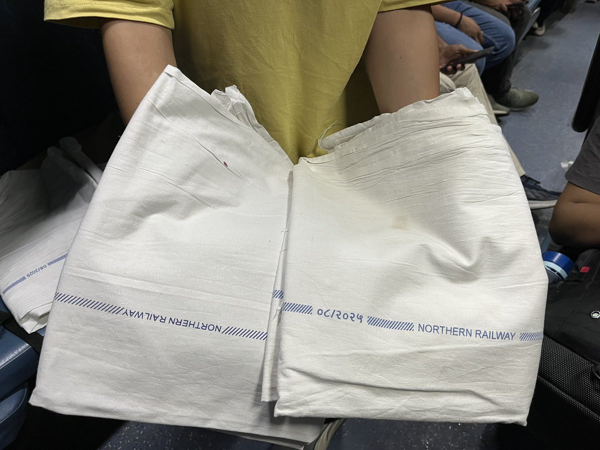 Findindian's tweet photo. Used bed sheets provided in lucknow mail. Train number 12229 coach B2.
@RailwaSeva @RailMinIndia https://t.co/HtJHn1qlda