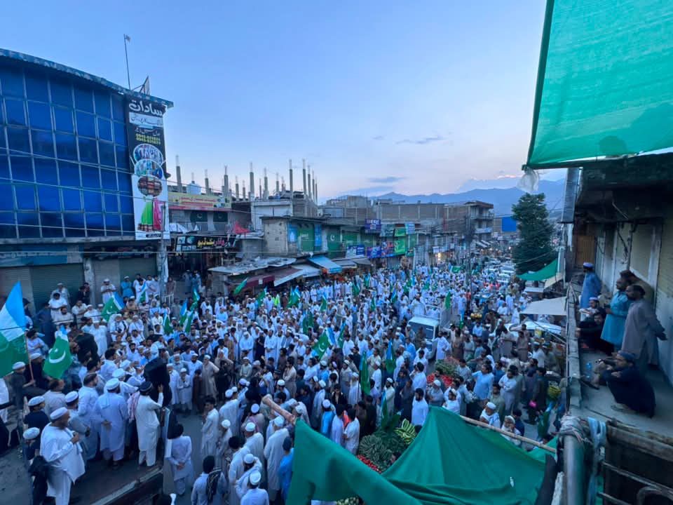 JIKPNorth's tweet photo. ظالمانہ ٹیکس نامنظور! ✊

مالاکنڈ ڈویژن پر ظالمانہ ٹیکس کے خلاف جماعتِ اسلامی دیر پائین کے زیرِ اہتمام احتجاجی مظاہرے سے امیر ضلع، مولانا اسد اللہ خان، خطاب کر رہے ہیں۔

#ملاکنڈڈویژن_ٹیکس_نامنظور https://t.co/cODnqWn8bz