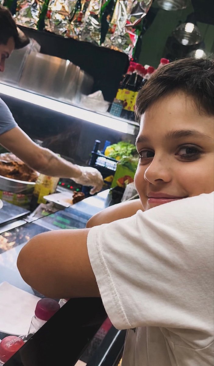 asleyla11's tweet photo. Ahmet’in gözlerine her baktığımda,kelimelere sığdıramadığım bir mana görüyorum. Bakişlarinda anlatılamamış tarifsiz bir masumiyet var. Gözleri kalbime dokunuyor,Her bakışında,boğazım düğümleniyor. Sanki o gözler bana sessizce çok şey anlatıyor unutma vazgeçme ben hep varım diyor. https://t.co/pnowfpiLeR