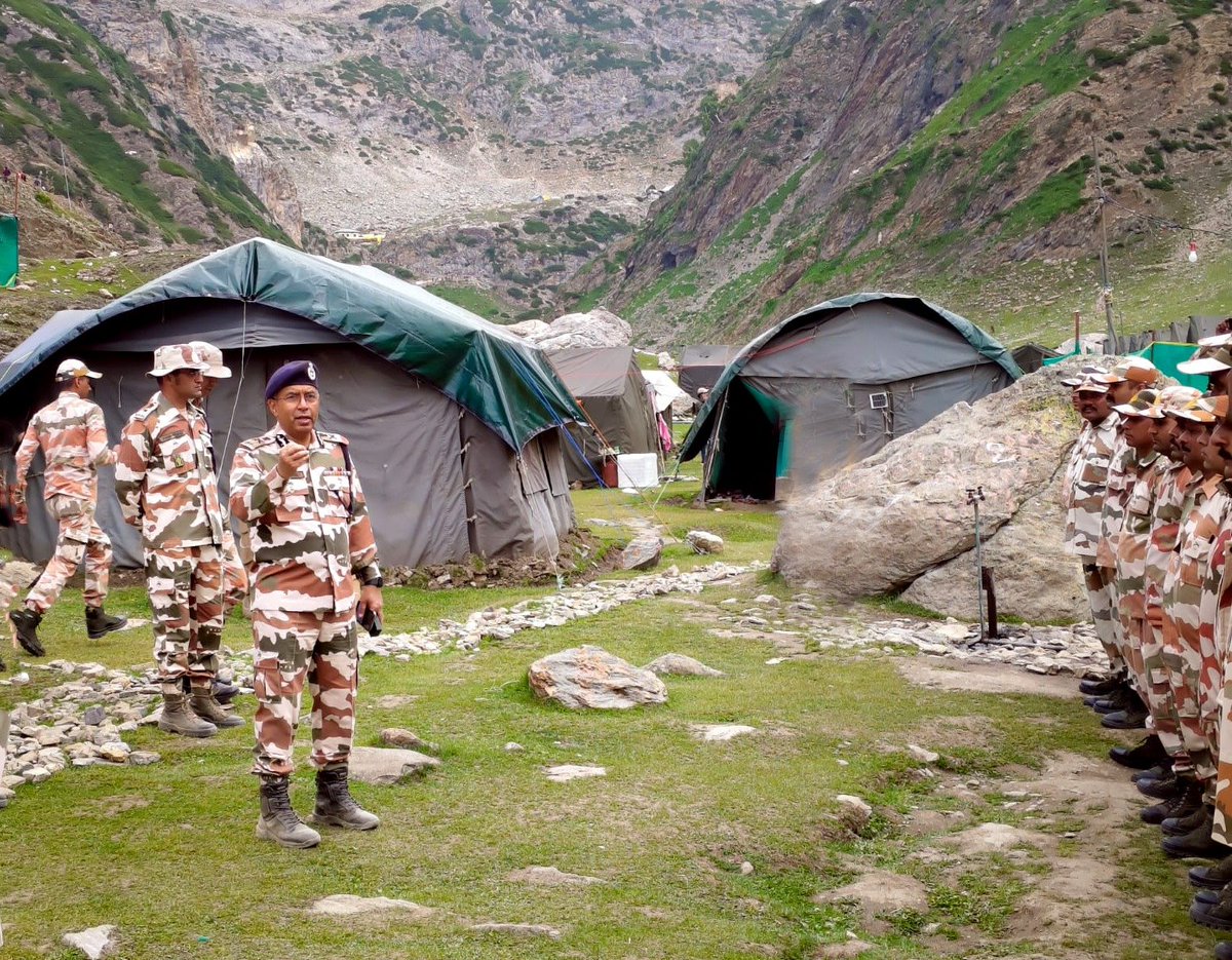 ITBP_official's tweet photo. Continuing the security review of  #ShriAmarnathJiYatra2026, Shatrujeet Kapur, IPS, DG #ITBP, trekked nearly 20 km on foot from Panjtarni to Chandanwari via MG Top along the Pahalgam axis. He interacted with #Himveers &amp; commended their operational readiness for a safe pilgrimage. https://t.co/u2Var9GrNj