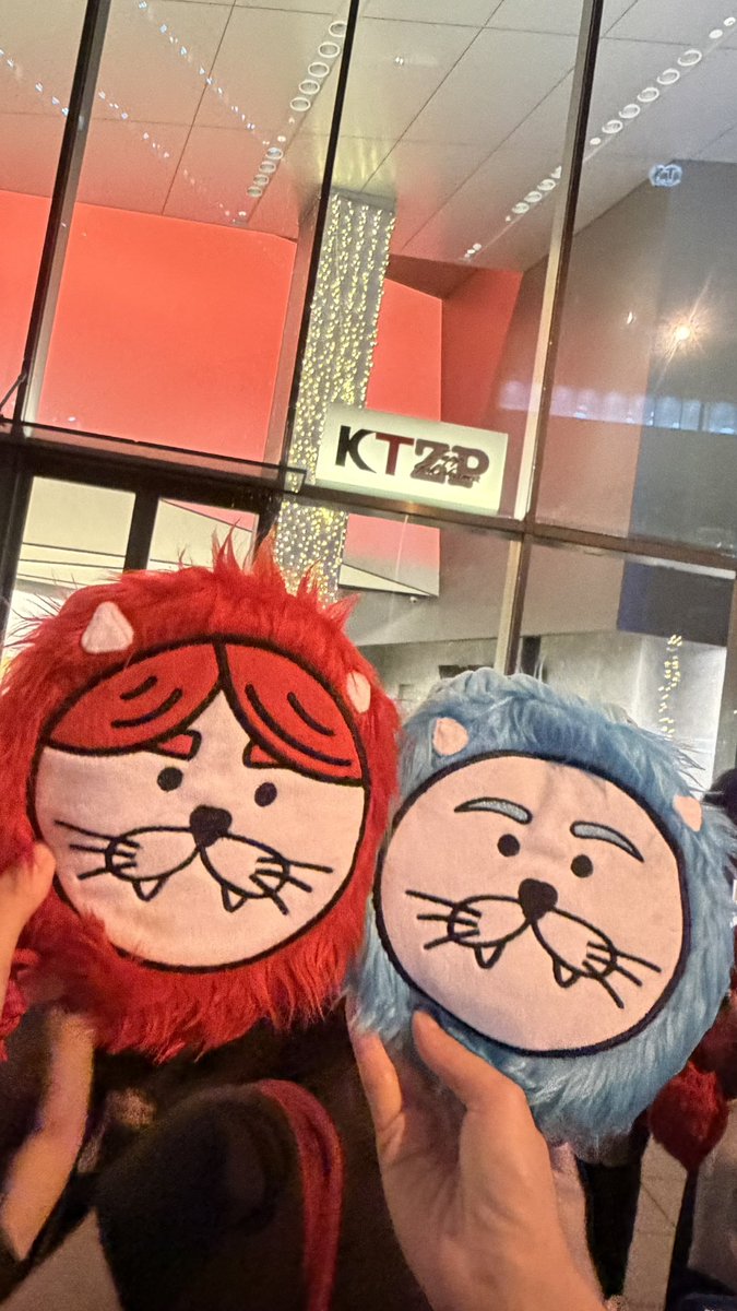 owvroad's tweet photo. 新曲のらびだび、求めてたハッピー可愛い系で嬉しい🥺💕1部で文哉と勝くんが🫶してくれてたのめちゃ良かったから、もっといっぱい🫶お願いします🥺✨ https://t.co/4EtFmstpLG