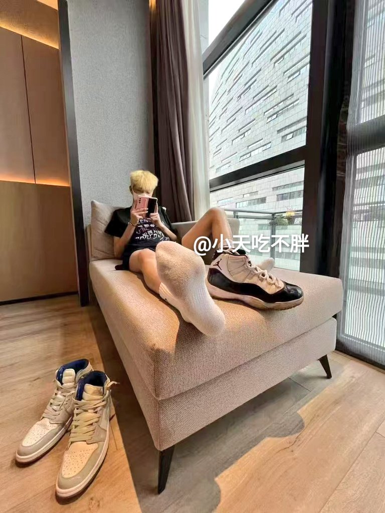 Xiao_Tian_2007t's tweet photo. 反差直男体育生小天@Xiao_Tian_2007t 线下 趴在床上翘着无毛🍑被大jb哥哥爆干嗷嗷叫……
🍑:小天@Xiao_Tian_2007t
🍆:金主保密 https://t.co/V8vgZsQ0qq