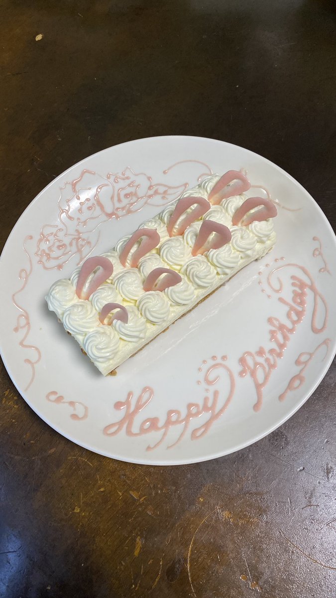 shotyade's tweet photo. レアチーズケーキ食べたいって言ったら、弟が作ってくれた！
クオリティ高すぎ！
めちゃウマ！ https://t.co/lJUg6XItpG