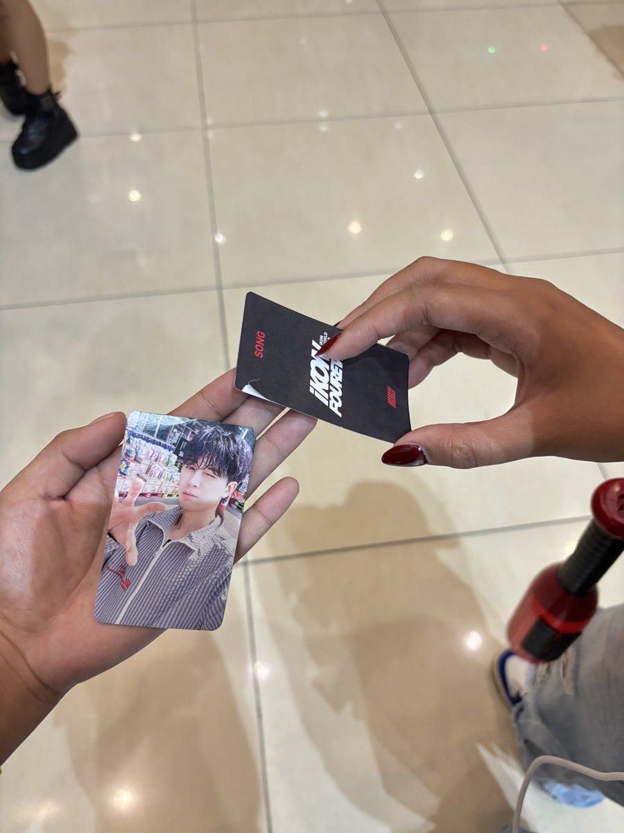 maia_vee's tweet photo. ano ba namang fan benefit to, panget na nga quality, punit pa😭
ang mahal ng ticket para sa gantong quality???

#iKONinMANILA2026 #iKON
#iKON_FOUREVER_TOUR_MNL https://t.co/qsu1tSITZ5
