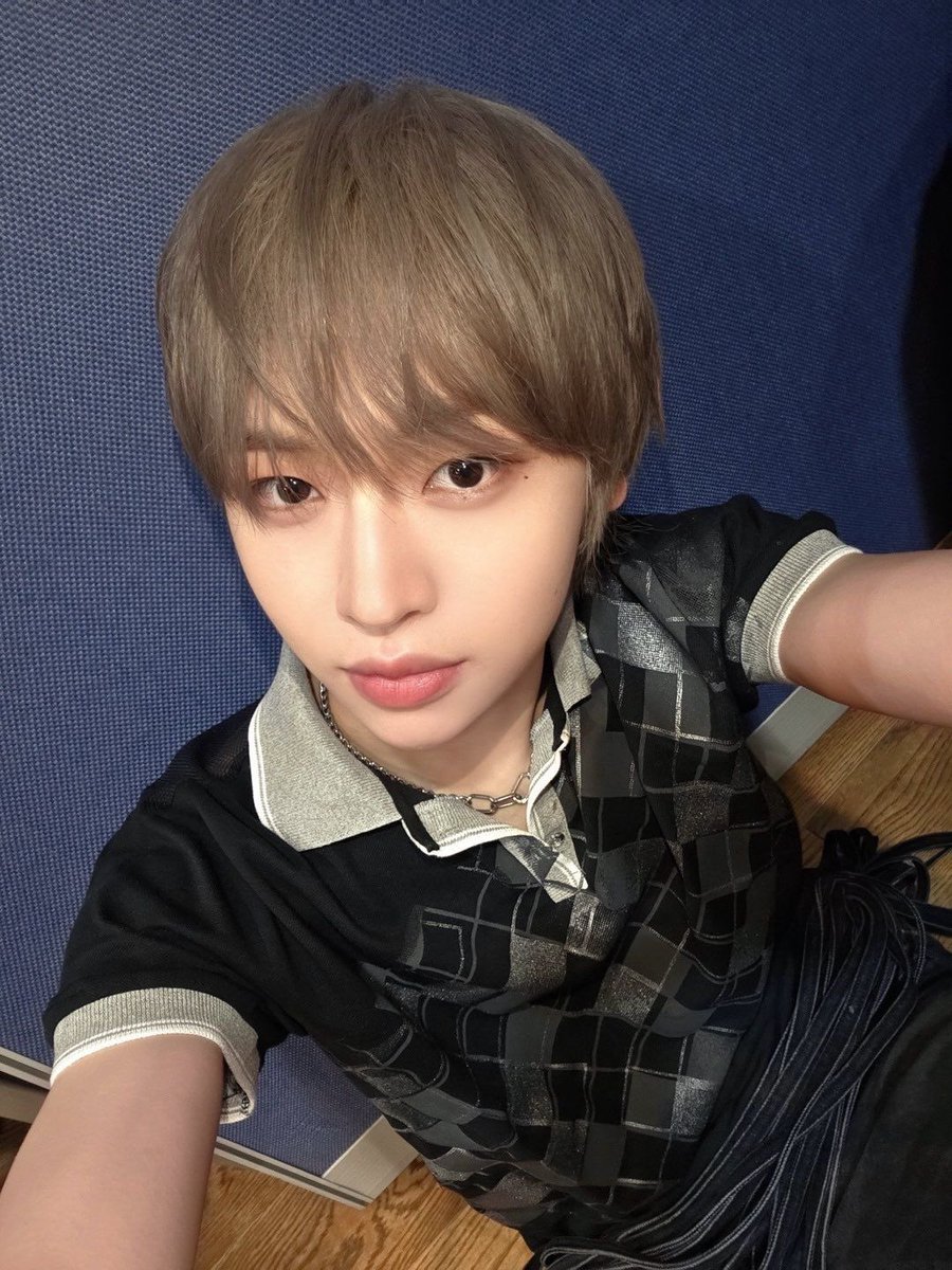 addluan03's tweet photo. 내가 좋아하는 유찬이 셀카 동그라미고 직모임 https://t.co/zdjvVcmFmX