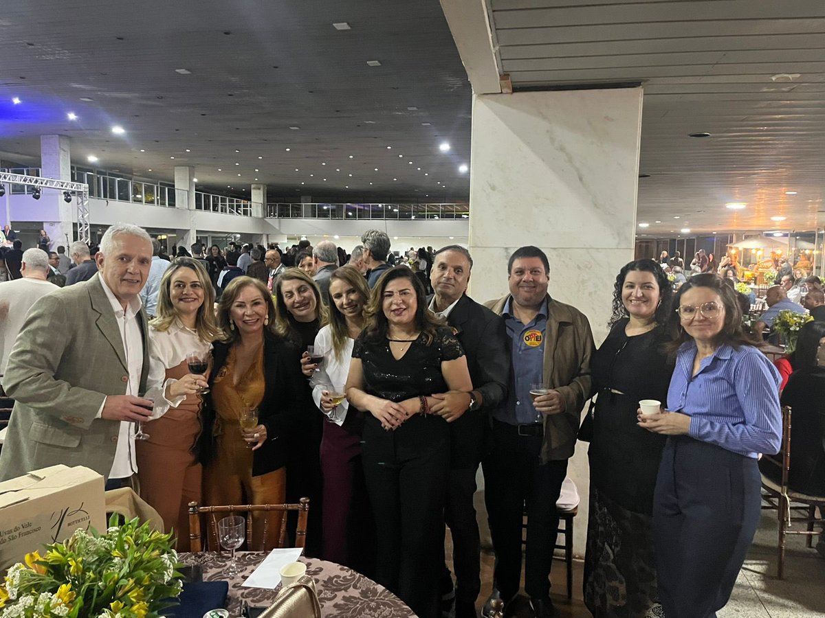 ViniAssumpSilva's tweet photo. Posse da nova diretoria dos Bancários de Brasília. Entidade fundamental para a unidade nacional da categoria bancária. Feliz por te contribuído, junto com o companheiro Abelha, para a bela e importante vitória. Desejo boa sorte a toda direção eleita. 👏👏👏👏👏 https://t.co/hOpT8LZk0x