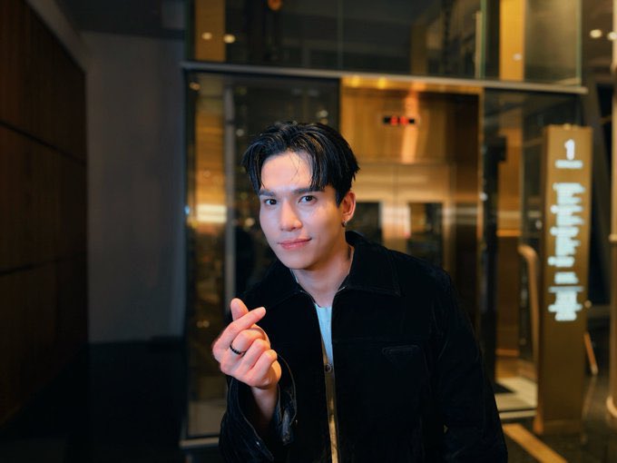 MaxKornthasSTTH's tweet photo. ขอขอบคุณ “RAGNAROK” ที่ให้เกียรติ “พี่แม้ก” ได้มาร่วมงานและชมคอนเสิร์ตสนุกๆในวันนี้ด้วยนะครับ

ขอขอบคุณ #ฮาร์ทดิสของแม้กณฐ และ #ไดโนกรธัสส์ ที่มาส่งกำลังใจที่หน้างานในวันนี้ รวมถึงทีมหน้าจอที่ส่งกำลังใจมาให้พี่แม้กด้วยครับ 🙏🏻🩷🩵

MAX x RAGNAROK
#RagnarokTheNewWorld #ROWCarnival https://t.co/64FuxhpWpX