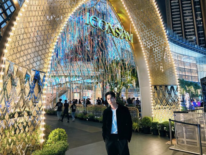 MaxKornthasSTTH's tweet photo. ขอขอบคุณ “RAGNAROK” ที่ให้เกียรติ “พี่แม้ก” ได้มาร่วมงานและชมคอนเสิร์ตสนุกๆในวันนี้ด้วยนะครับ

ขอขอบคุณ #ฮาร์ทดิสของแม้กณฐ และ #ไดโนกรธัสส์ ที่มาส่งกำลังใจที่หน้างานในวันนี้ รวมถึงทีมหน้าจอที่ส่งกำลังใจมาให้พี่แม้กด้วยครับ 🙏🏻🩷🩵

MAX x RAGNAROK
#RagnarokTheNewWorld #ROWCarnival https://t.co/64FuxhpWpX