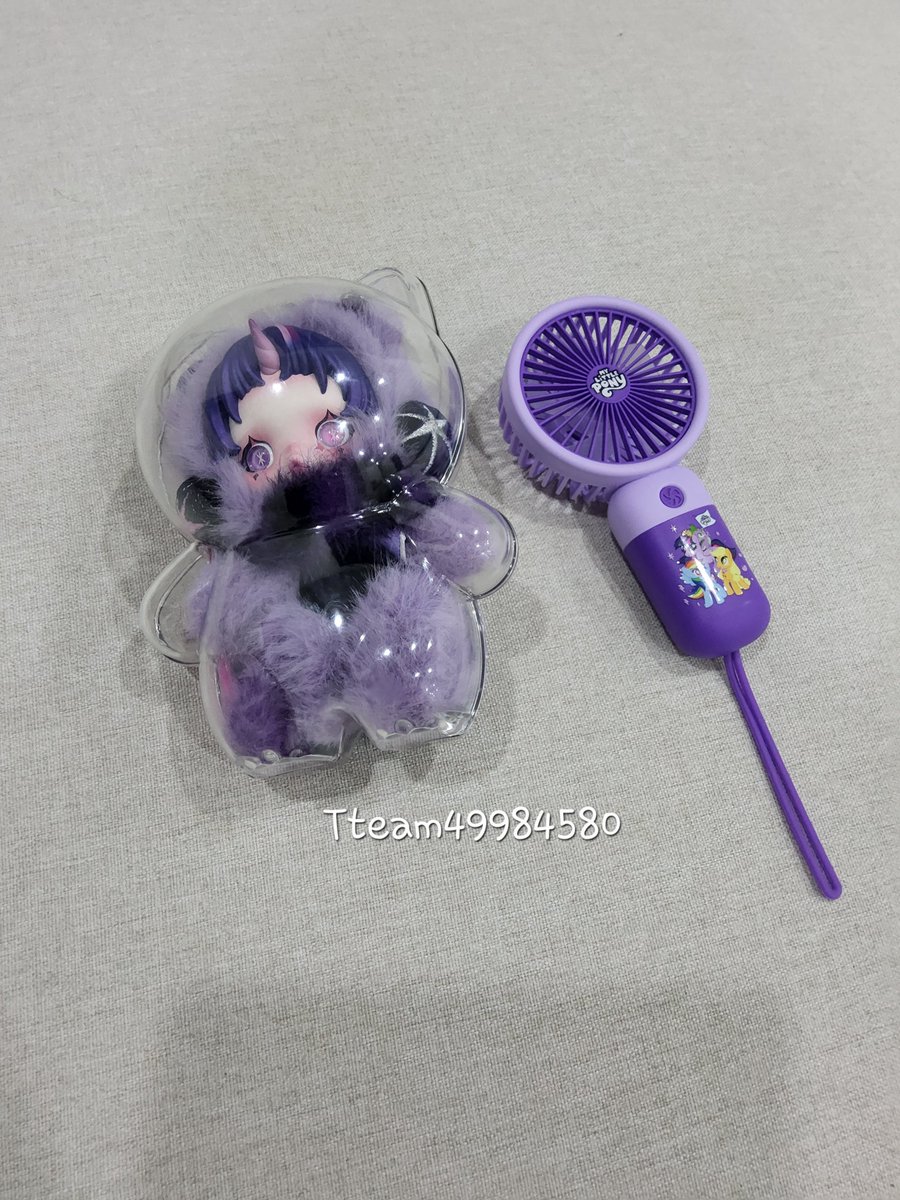 Tteam49984580's tweet photo. ปล่อยน้องทไวไลท์ต่ออีกตัวค่าา💜 ไม่มีถุงกับการ์ดนะคะ เค้าเลยแถมพัดลมตัวนี้ให้แทนค่ะ(สินค้าสิขสิทธิ์แท้) รวมส่ง375* #ตลาดนัดskullpanda #skullpanda #mylittlepony https://t.co/u0YgDMG5nE