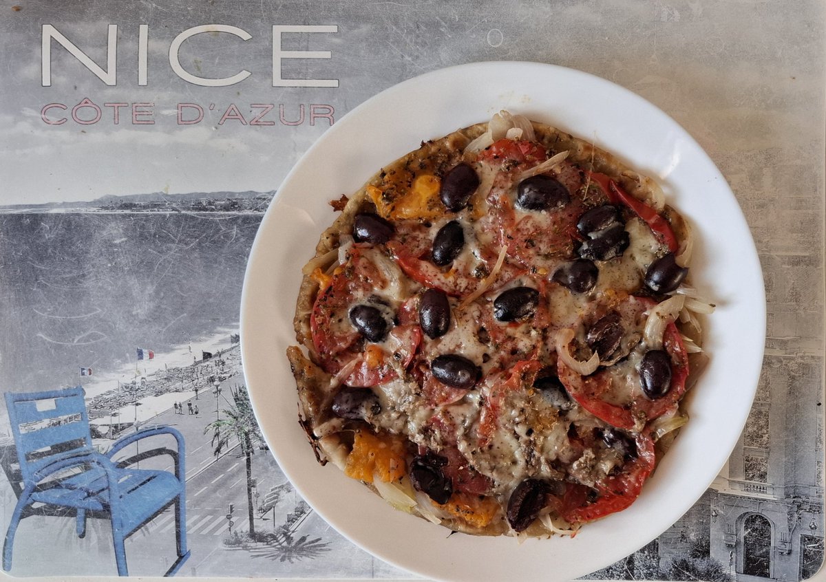 SGustului's tweet photo. La pizza à la pôele. Classique avec 4 variétés de tomates. https://t.co/EGfI2XjztF