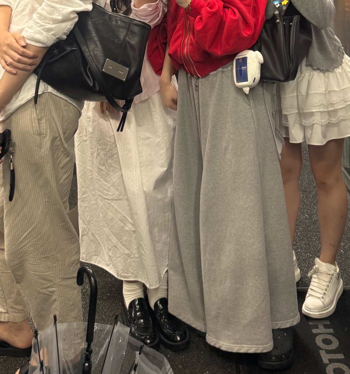 d1d1_01's tweet photo. ud：你到底多喜欢你这条破裤子

这裤子胖二十斤穿都不会有人发现好吗， https://t.co/bHHZxebExK