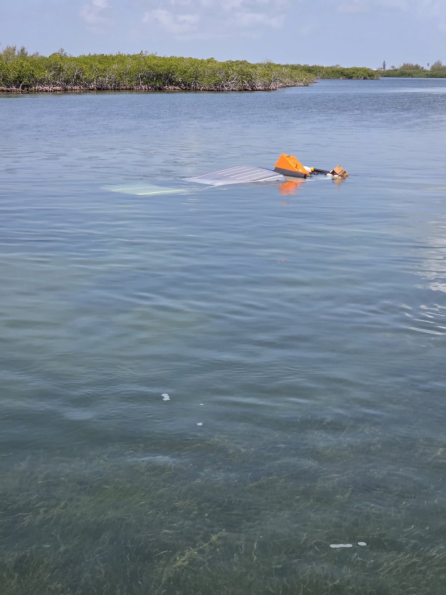 charles_gruss's tweet photo. Yesterday, not everyday you see a submerged truck in the Gulf of America, Georgia plates. https://t.co/1yokAUgvlb