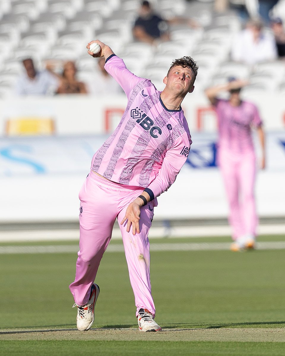 Middlesex_CCC's tweet photo. Essex finish their innings on 142/8

Time for a bat...

Watch here 👇