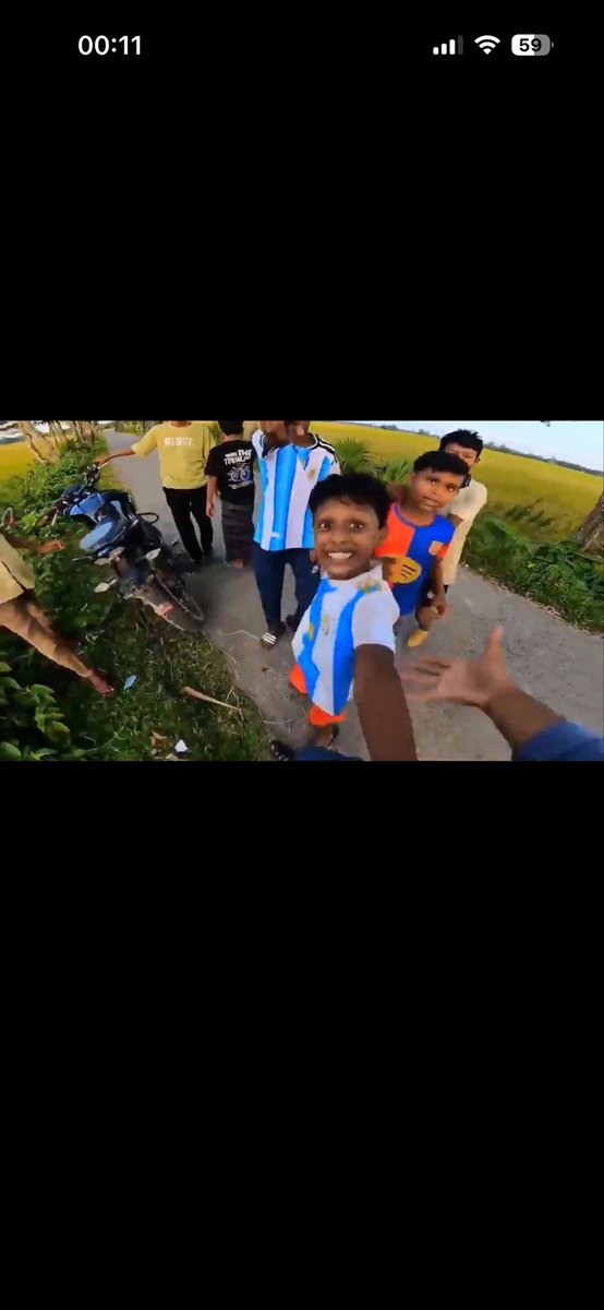 UTDShobbyx's tweet photo. @Soldierboy20000 @Kaz7iiV2 @JosipFCB93 @7raxOK Account based in India explains your broken English pal https://t.co/QJe3YS3YVj