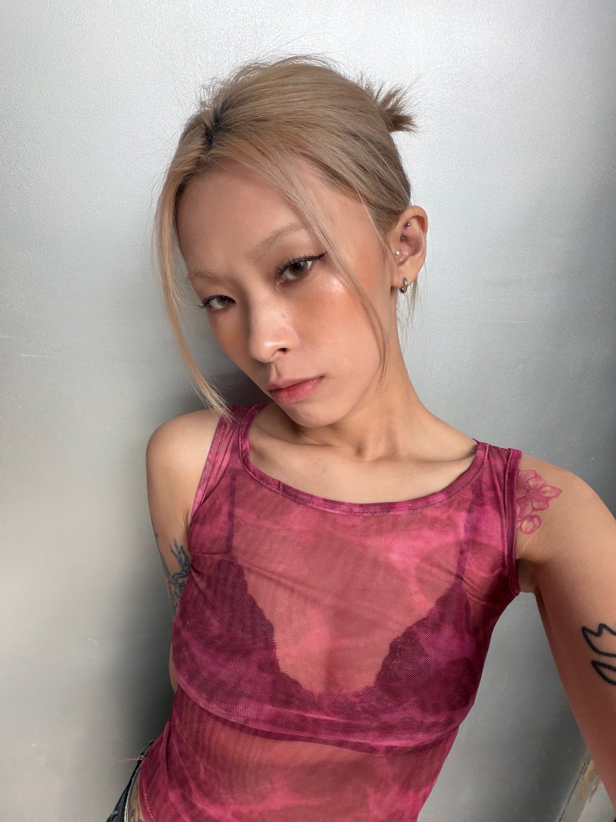 sssssssyl's tweet photo. 偷偷摸摸更新這邊跟那邊^.^ https://t.co/xHI8rLwiK0