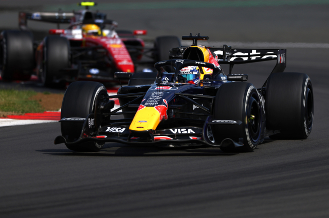 VerstappenCOM's tweet photo. https://t.co/Ga9eks3PwF NIEUWS: Max crasht in slotfase op Silverstone, Leclerc wint: 'Achtervleugel sloot niet' https://t.co/sPN45xyeyc https://t.co/W3jUTFVLPU