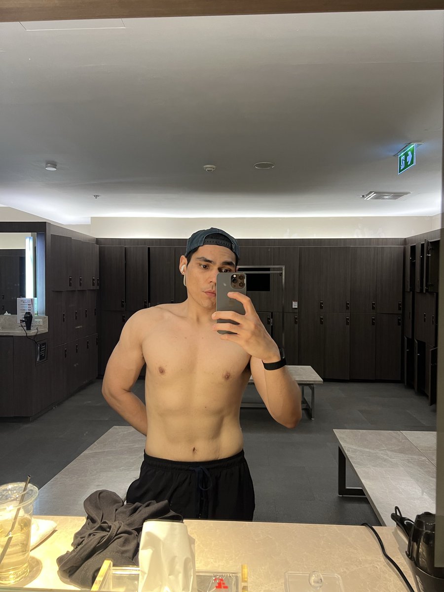 Anumut's tweet photo. ใช้เวลาน่าจะ 10 ปี จาก 13X ลงมา 80 นิดๆ ทุกวันนี้
.
ผ่านการออกกำลังมั่วๆแบบไม่มีความรู้ จนลงมา 70ต้นๆ มาเข้ายิมได้ 5 ปี 2-3 ปีแรกก็เล่นภถูกๆ
ผิดๆ มาเข้าที่เข้าทาง 2 ปีหลังนี้เอง
.
ทุกวันนี้ มีแรง กินแบบสมดุล เน้นโปรตีนให้ถึงคาร์บให้ถึง ขนมวันละนิดหน่อย ครับ🌻💪🏼 https://t.co/Lb6ExBLtVi