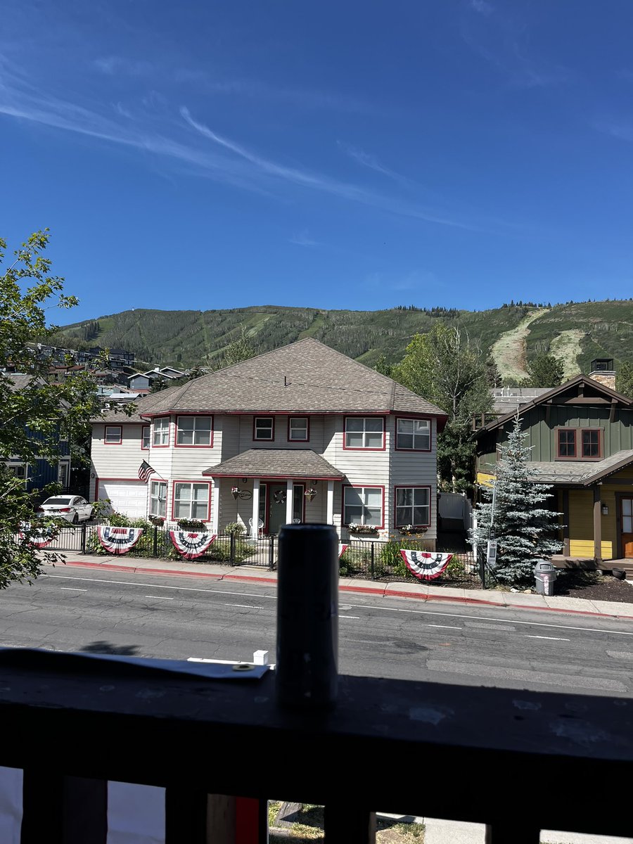 RobbCalloway's tweet photo. Happy belated birthday America. Going out boating with a couple buddies today. #250 #Breakfastbeer #scenic #boating #srink #larp https://t.co/MvOGMUdgqo