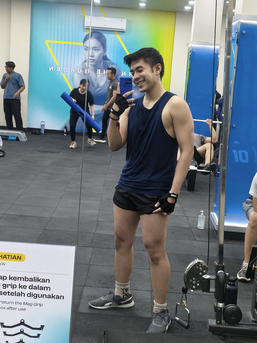irfs_j's tweet photo. Kinda cool to see what 1 year can do, hope that I can still see what my body could achieve in the gym https://t.co/ExyagdKTvG