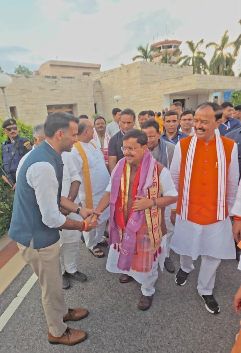 YatendraMedia's tweet photo. भारतीय जनता पार्टी के राष्ट्रीय अध्यक्ष आदरणीय श्री नितिन नवीन जी का दो दिवसीय सफल लखनऊ प्रवास हम सभी कार्यकर्ताओं को ऊर्जा और प्रेरणा प्रदान करने वाला रहा। 

उनका स्नेह, मार्गदर्शन और संगठन को लेकर दिए गये प्रेरक विचार हम सभी कार्यकर्ताओं के लिए प्रेरणादायी साबित हुए हैं। 
#nitinNabinInUP