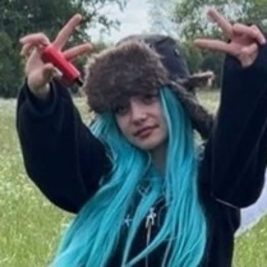SussexIncidents's tweet photo. 🚨 URGENT | MISSING 16-YEAR-OLD
Have you seen Chelsea, missing from Brighton since 3.30pm yesterday?

She has long purple hair and may have travelled towards Bristol.

📞 If you see her, call 999 immediately quoting 47260159480. https://t.co/7AkRz6O3ks