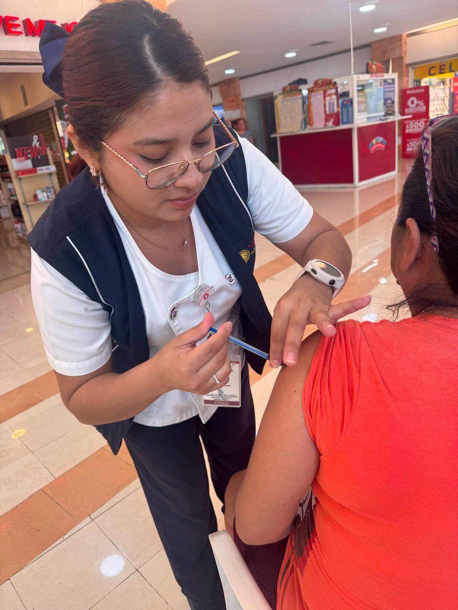 laRepublica_p's tweet photo. La Secretaría de Salud de Campeche se encuentra comprometida con la salud de los campechanos y realiza jornadas de vacunación para la población.
Instaló módulos de vacunación en la Mega Soriana y Chedraui Gobernadores, la vacuna es tu mejor escudo. Ponte al día con tus dosis. https://t.co/IOXKAcXTAy