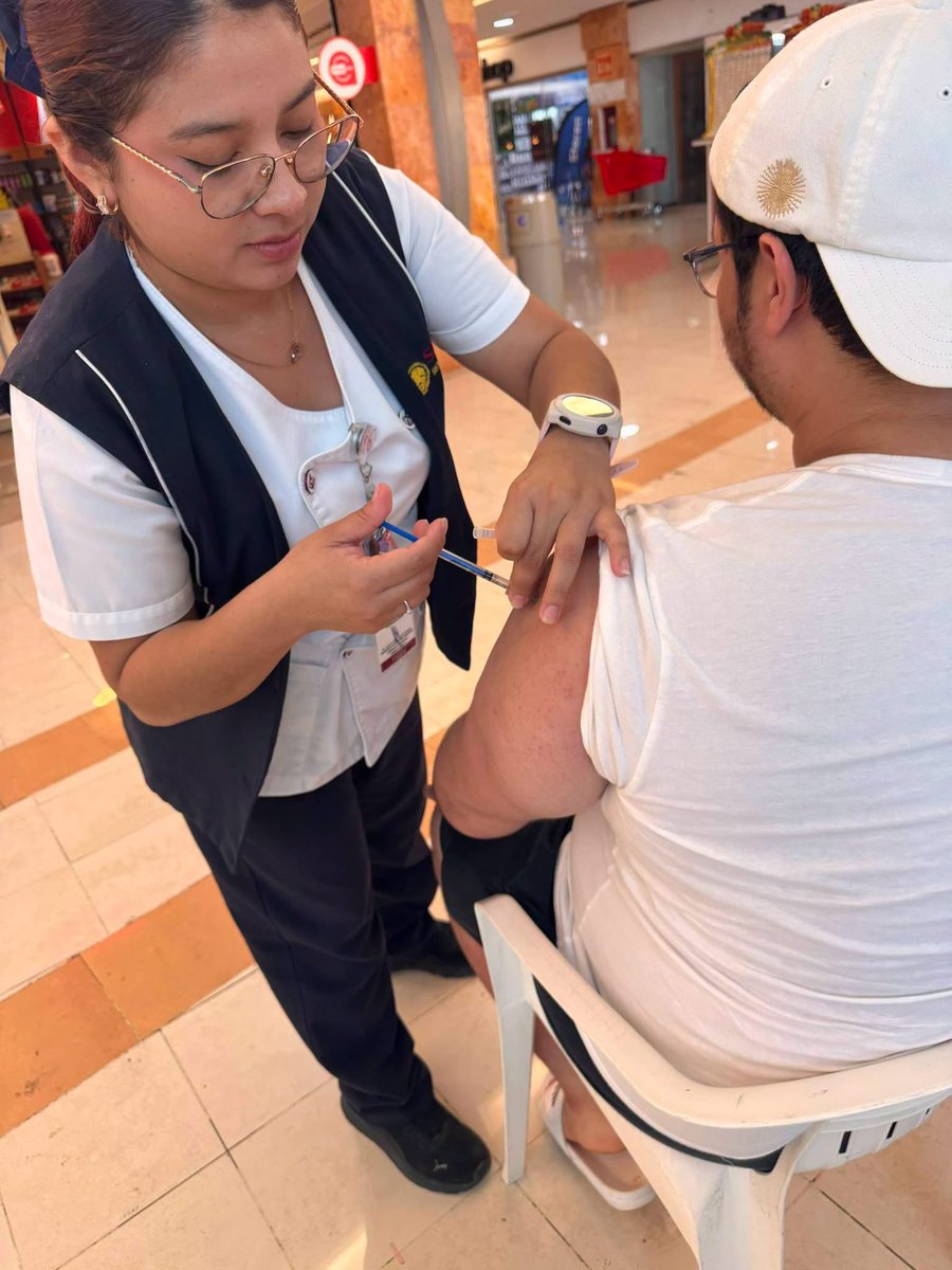 laRepublica_p's tweet photo. La Secretaría de Salud de Campeche se encuentra comprometida con la salud de los campechanos y realiza jornadas de vacunación para la población.
Instaló módulos de vacunación en la Mega Soriana y Chedraui Gobernadores, la vacuna es tu mejor escudo. Ponte al día con tus dosis. https://t.co/IOXKAcXTAy