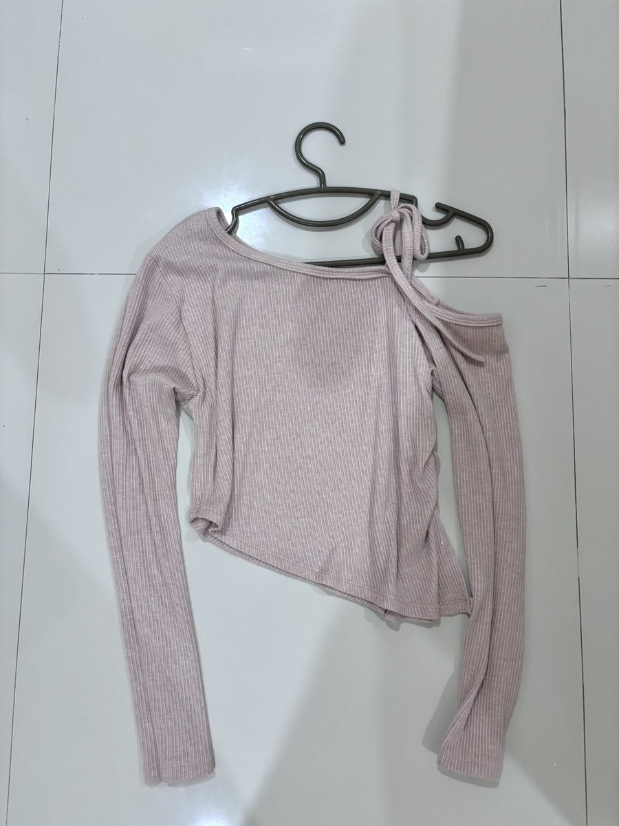 kaidownarak's tweet photo. เสื้อ mon2sun free size ราคา 130
เสื้อสีกรม free size ราคา 100
เสื้อปาดไหล่ free size 199
เสื้อ daddy size xl ราคา 250

#daddyandthemuscleacademy #cintage #ส่งต่อvgh #ส่งต่อstylish  #ส่งต่อเสื้อมือสอง #ส่งต่อvgh  #เสื้อผ้ามือสองราคาถูก  #โล๊ะตู้เสื้อผ้า #ส่งต่อmon2sun https://t.co/MqXu9qZcFz