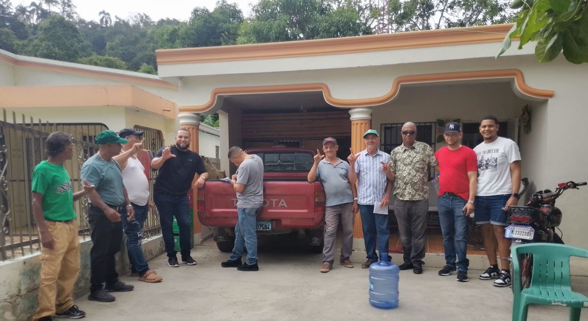 manuelcrespoRD's tweet photo. Este fin de semana, los equipos de trabajo del Municipio de Tenares, peinaron palmo a palmo la comunidad del Placer, en la continuación de la Jornada Nacional de Crecimiento de la @FPcomunica para que @LeonelFernandez sea el próximo presidente en el 2028 https://t.co/p0x8PAOpa5