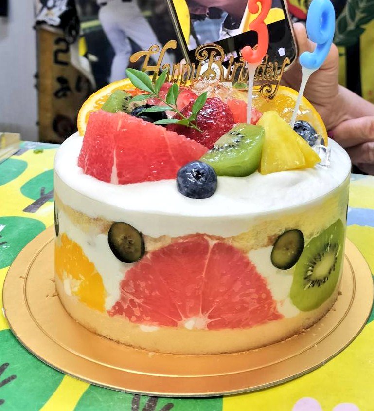 yken0701's tweet photo. こんな大きいケーキ🎂を用意してくれてめちゃ嬉しかった😭
最高の誕生日になりました😆🎂

#誕生日
#桃虎 https://t.co/BWbpQYLbFa