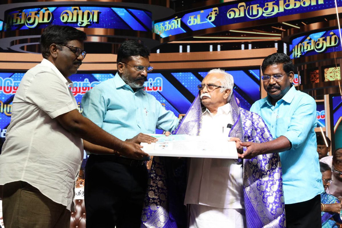 thirumaofficial's tweet photo. #விசிக_விருதுகள்_2026
#செம்மொழி_ஞாயிறு_விருது

தமிழறிஞர் பொ.வேல்சாமி அவர்களுக்கு விடுதலைச் சிறுத்தைகள் கட்சியின் சார்பில் 'செம்மொழி ஞாயிறு விருது' வழங்கி சிறப்பித்தோம்! https://t.co/Nh9PpSff5V