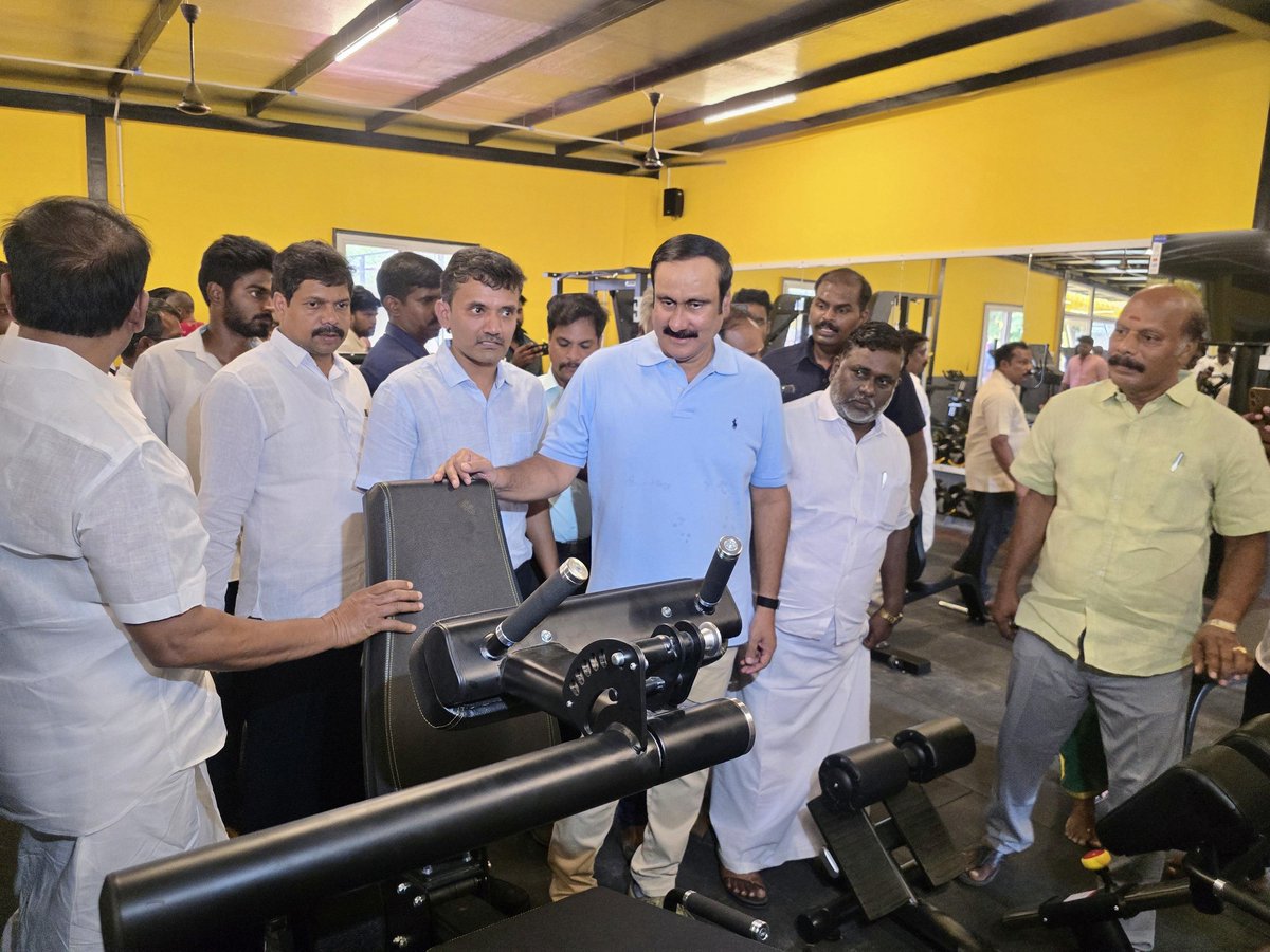 draramadoss's tweet photo. விருத்தாச்சலத்தில், உடற்பயிற்சி கூடம் மற்றும் அனைத்து விதமான விளையாட்டு அரங்குகள் உள்ளடக்கிய "RG ஆடுகளம்" விளையாட்டு பயிற்சி மையங்களை திறந்து வைத்து உரையாற்றிய போது.!

உடன் விருதை வள்ளல், முன்னாள் சட்டமன்ற உறுப்பினர் Dr.R.கோவிந்தசாமி, சேலம் Dr.சுந்தர்ராஜன், சித்த மருத்துவர் அன்பு கணபதி, Dr.R.G.மகேந்திரன், Dr.R.G.அருண் மற்றும் குடும்பத்தினர்.!

#sports #badminton #cricket #basketball #football #games #players