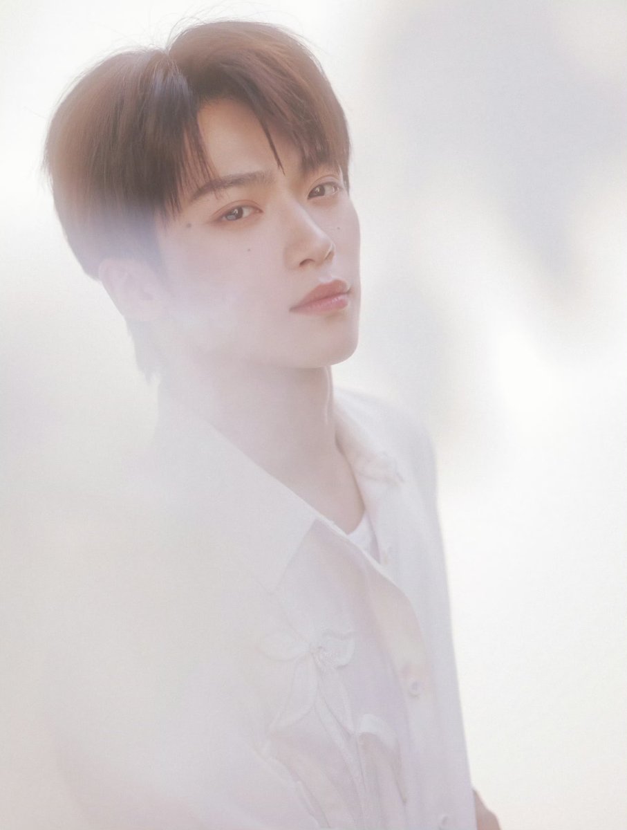 Tianziyu_korea's tweet photo. 260706 즈위 공작실 WB 🆙️

《7초 그 너머》——「제1장・모래시계의 옛 기억」

시간은 모래시계 속의 고운 모래처럼 고요히 흘러가지만, 즈위가 걸어온 길 위의 모든 발자취와 여러분이 함께한 매 순간은 세월 속에 차곡차곡 쌓여 결코 잊혀지지 않았습니다. 그 따���하고 가벼운 기억들은 다시금 부드럽게 피어올라, 시간의 궤적을 따라 마음 가장 깊은 곳���로 다시 내려앉습니다.

🔗 : https://t.co/nVtTiHLfPs
