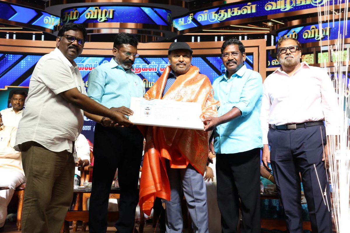 thirumaofficial's tweet photo. #விசிக_விருதுகள்_2026
#காயிதேமில்லத்_பிறை_விருது

ஐஎன்டிஜே மாநில துணை தலைவர் முகமது முனீர் அவர்களுக்கு விடுதலைச் சிறுத்தைகள் கட்சியின் சார்பில் 'காயிதேமில்லத் பிறை விருது' வழங்கி சிறப்பித்தோம்! https://t.co/nDxSaKV3mo