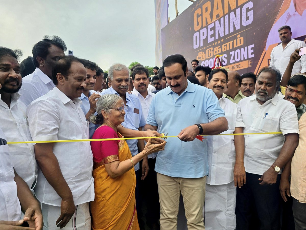 draramadoss's tweet photo. விருத்தாச்சலத்தில், உடற்பயிற்சி கூடம் மற்றும் அனைத்து விதமான விளையாட்டு அரங்குகள் உள்ளடக்கிய "RG ஆடுகளம்" விளையாட்டு பயிற்சி மையங்களை திறந்து வைத்து உரையாற்றிய போது.!

உடன் விருதை வள்ளல், முன்னாள் சட்டமன்ற உறுப்பினர் Dr.R.கோவிந்தசாமி, சேலம் Dr.சுந்தர்ராஜன், சித்த மருத்துவர் அன்பு கணபதி, Dr.R.G.மகேந்திரன், Dr.R.G.அருண் மற்றும் குடும்பத்தினர்.!

#sports #badminton #cricket #basketball #football #games #players