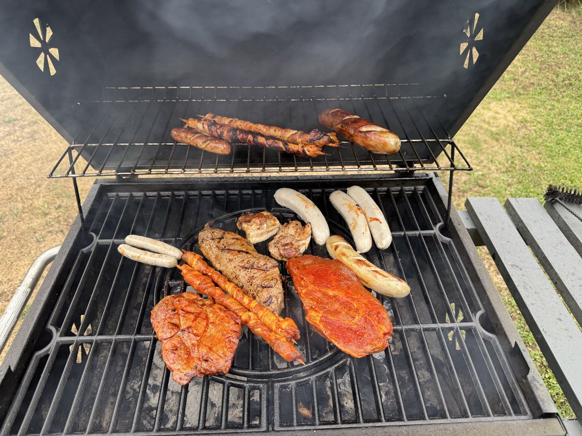 ThomasThePooh's tweet photo. Kleine Belohnung trotz nicht ganz perfektem Wetter 
#grillen https://t.co/IfkKnynBCb