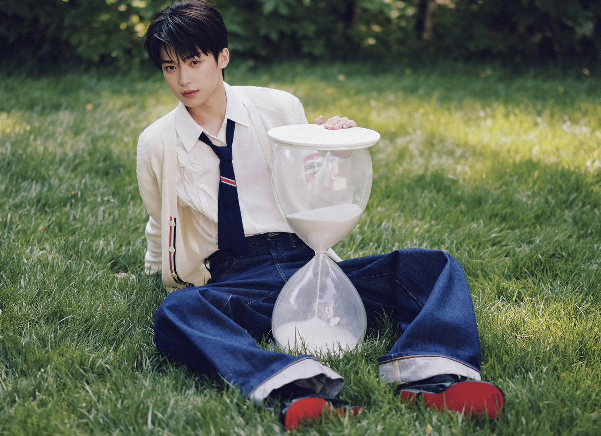 iampk_z's tweet photo. [260706] ZiYu Studio Weibo Update

#ZiYu #梓渝

Theme Project: "Beyond Seven Seconds" — "Chapter One: Hourglass Memories" Time, like fine sand in an hourglass, quietly slips away. The bits and pieces of the journey @我是梓渝_ has shared with everyone have slowly accumulated through the years, never to be forgotten. Those warm, lighthearted memories gently drift upward, following the tracks of time, and settle right back into the depths of the heart.