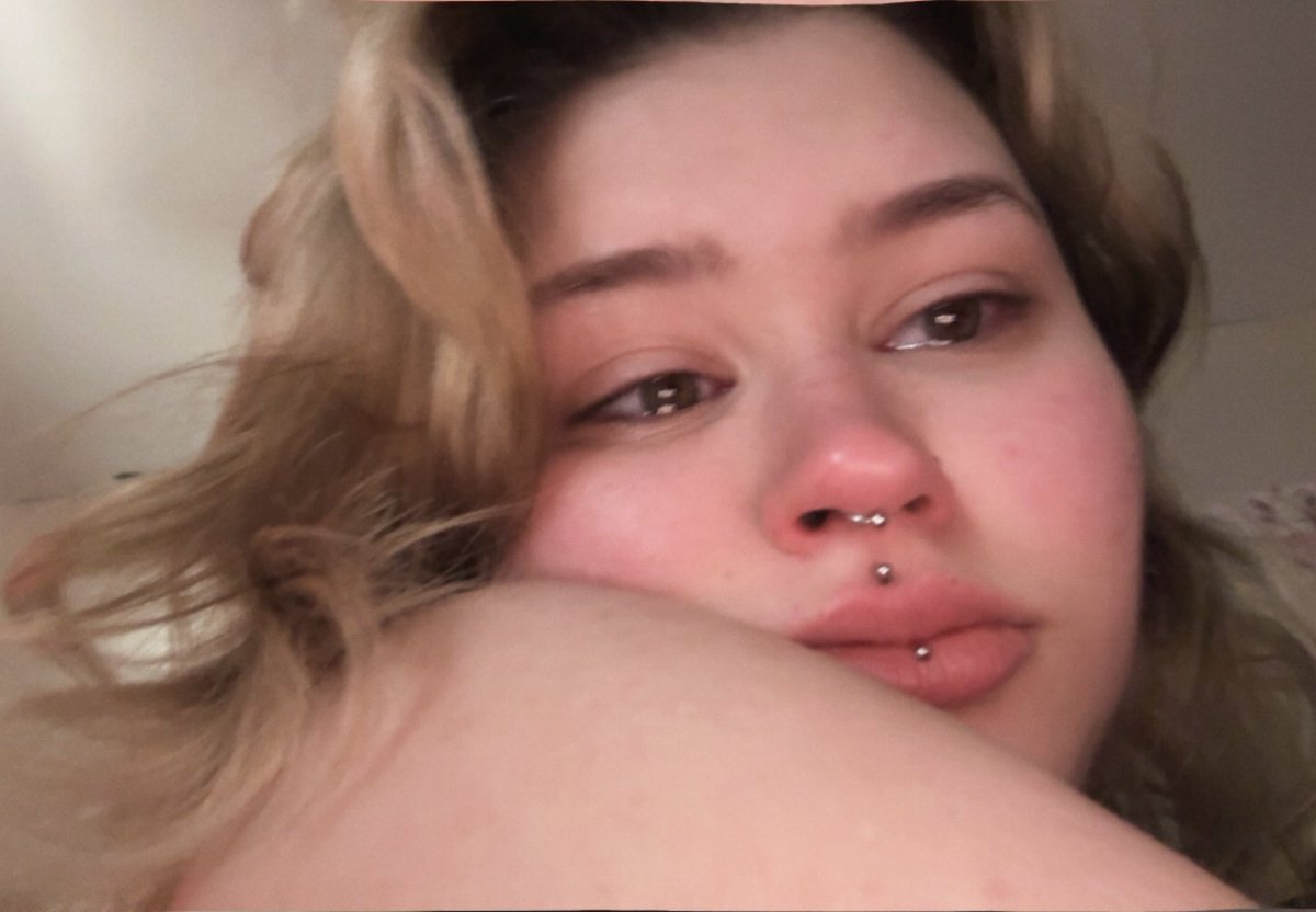 bunipriv's tweet photo. when u can’t stop crying but also have a killer face card 🤣✌️ https://t.co/OVBkSMt3Wg