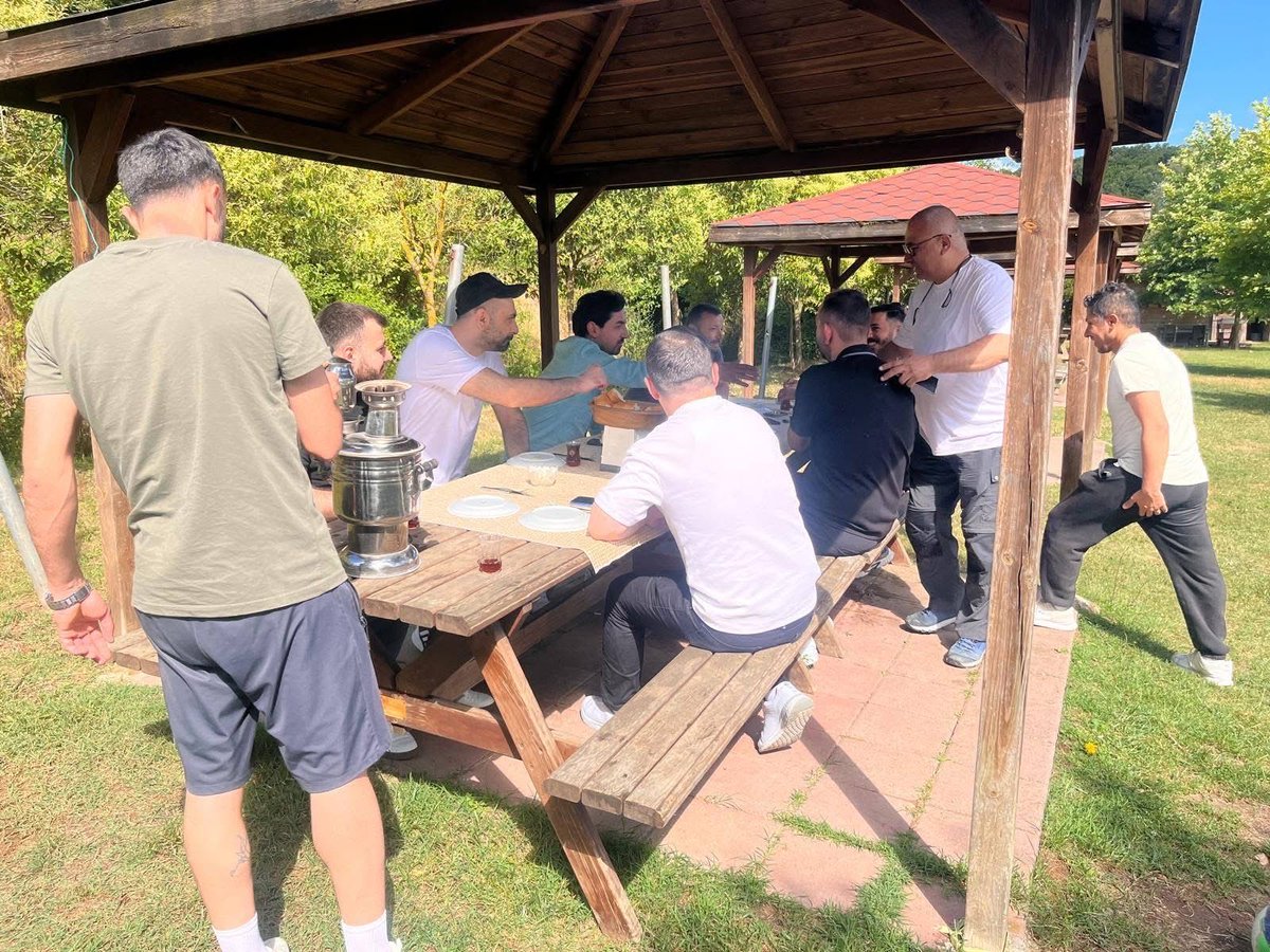 TmsTuzlasb's tweet photo. ELSEL GAZ ARMATÜRLERİ YAZA MERHABA PİKNİĞİ

Tuzla Şube Başkanımız Sayın Yusuf İKİSİVRİ, Elsel Gaz Armatürleri Yaza Merhaba pikniğinde işçi arkadaşlarımızla bir araya gelerek
Genel Başkanımız Sayın Uysal Altundağ'ın selamlarını ve iyi dileklerini iletmiştir. https://t.co/qsQ3yYg90x