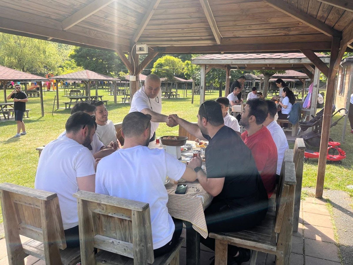TmsTuzlasb's tweet photo. ELSEL GAZ ARMATÜRLERİ YAZA MERHABA PİKNİĞİ

Tuzla Şube Başkanımız Sayın Yusuf İKİSİVRİ, Elsel Gaz Armatürleri Yaza Merhaba pikniğinde işçi arkadaşlarımızla bir araya gelerek
Genel Başkanımız Sayın Uysal Altundağ'ın selamlarını ve iyi dileklerini iletmiştir. https://t.co/qsQ3yYg90x