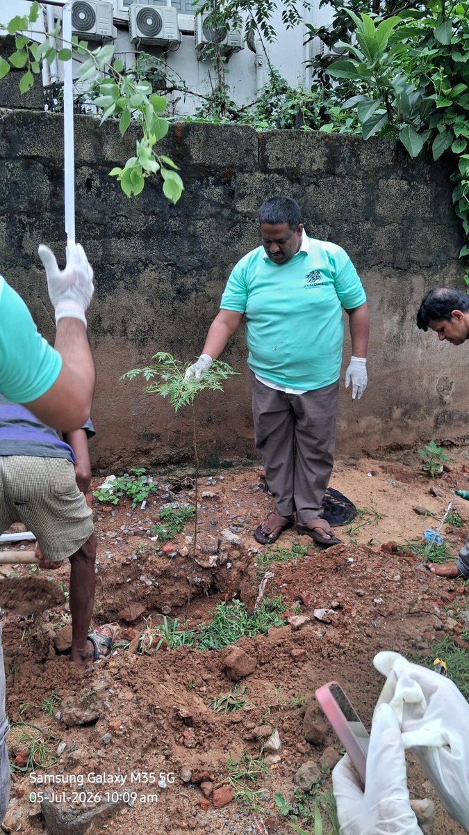 _jyodha's tweet photo. @bmcbbsr Ward No. 52 Corporator Shri Sridhar Behera inaugurated our plantation drive by naming the first sapling "Jagannath."
He thanked JYODHA for proudly carrying Mahaprabhu's name through Jagannath Youth Odisha Human Welfare Activists. 🙏🌱
#ସବୁଜଓଡ଼ିଶାସଜୀବଓଡ଼ିଶାସହଭାଗୀଓଡ଼ିଶା https://t.co/wBFBs4CnHM